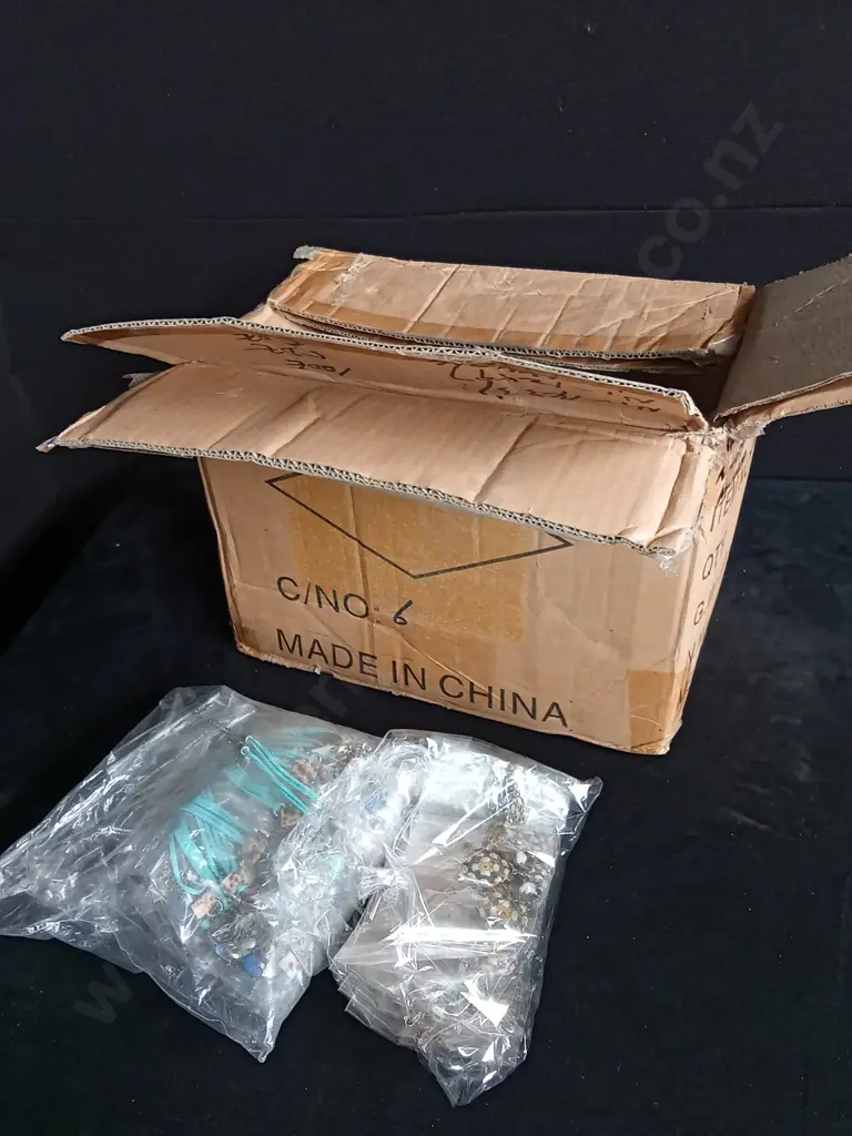BULK BOX OF JEWELLERY, MIXTURE Image 1++