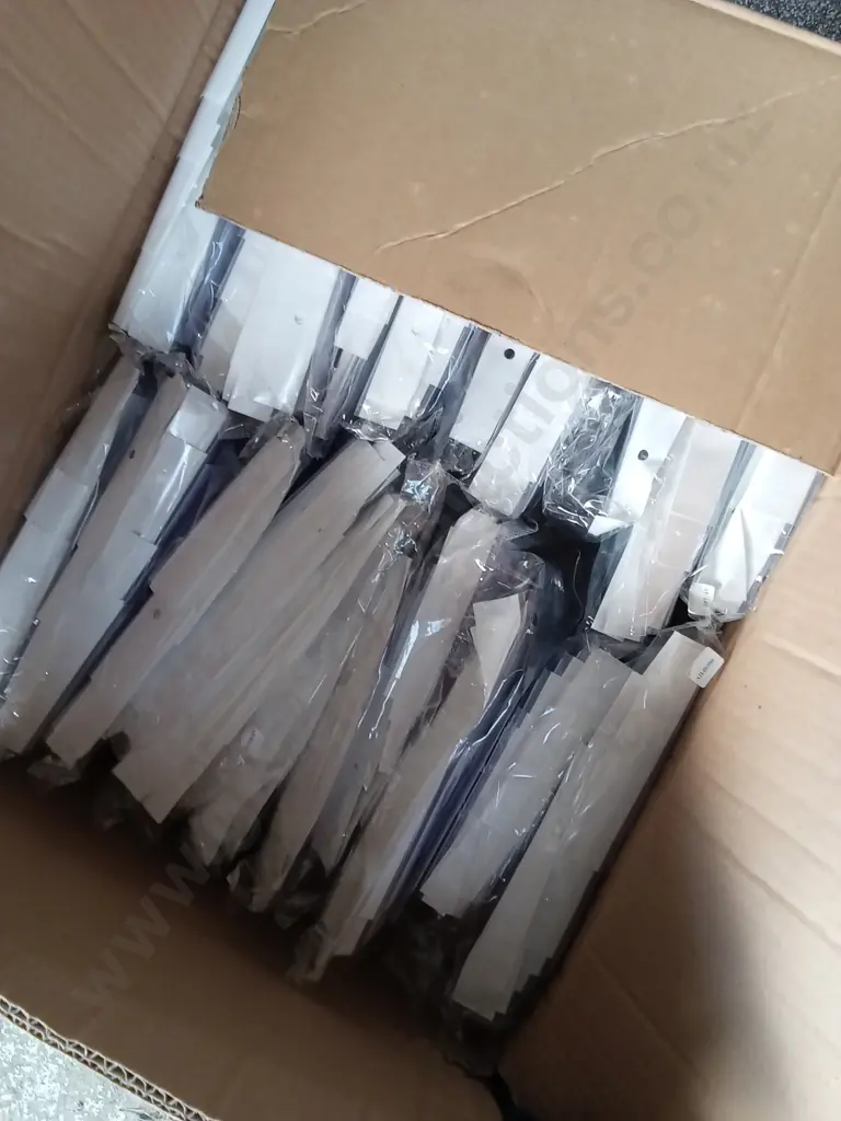 BULK BOX OF NECKLACES Image 1++