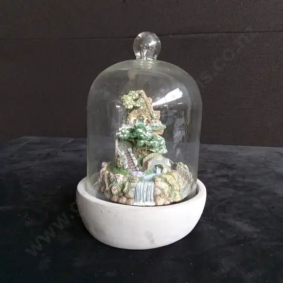 THE BRADFORD EXCHANGE COBBLESTONE BRIDGE COTTAGE / HOUSE IN GLASS DOME