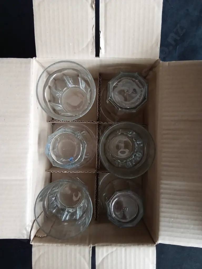 BRAND NEW BOX OF SIX GLASSES Image 1++