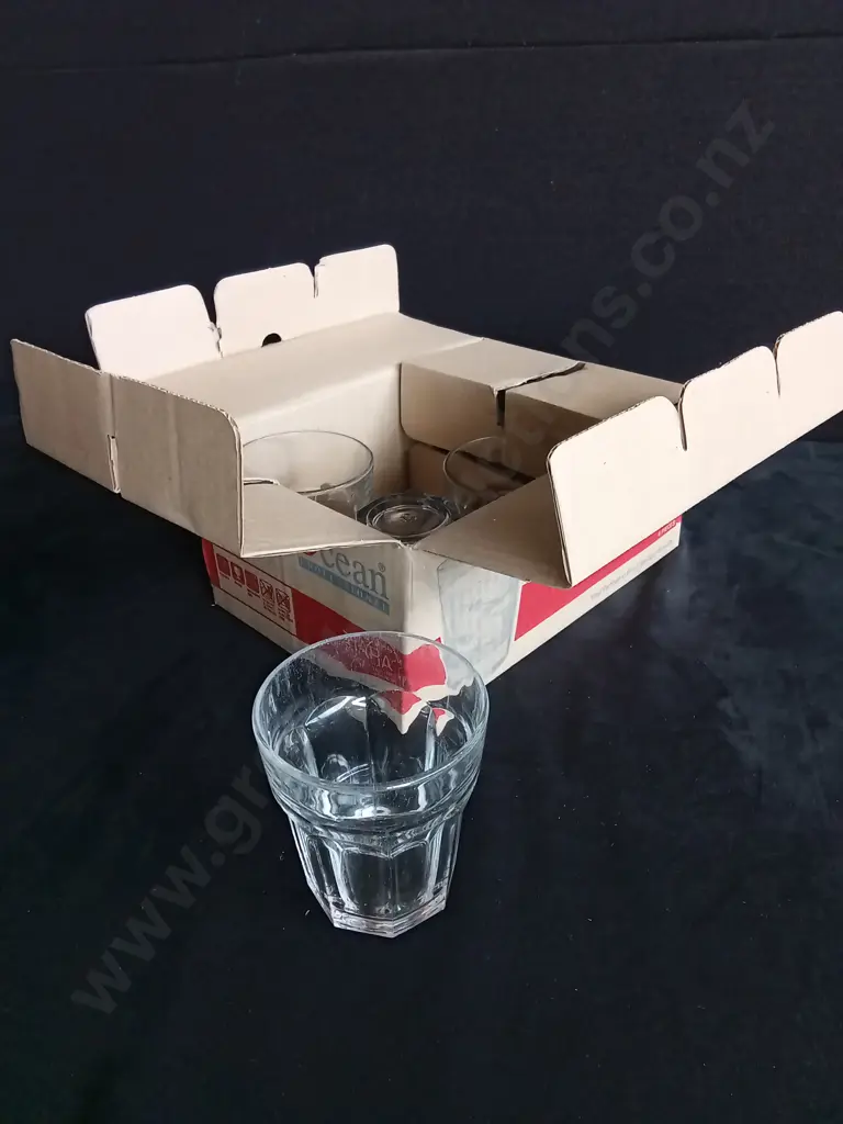 BRAND NEW BOX OF SIX GLASSES Image 1++