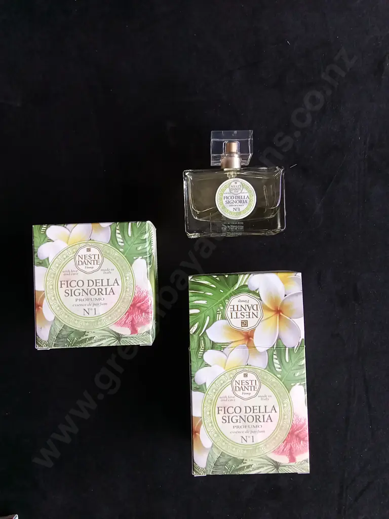 11 PIECES, SOAPS AND PERFUMES Image 1++