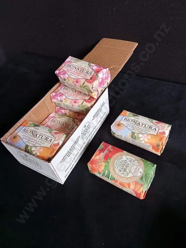 11 PIECES, SOAPS AND PERFUMES Image 1++