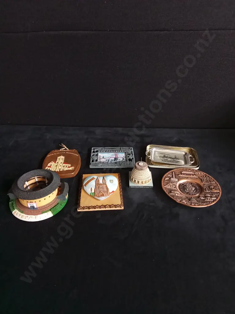 9 PIECES TRAVEL SOUVENIRS Image 1++