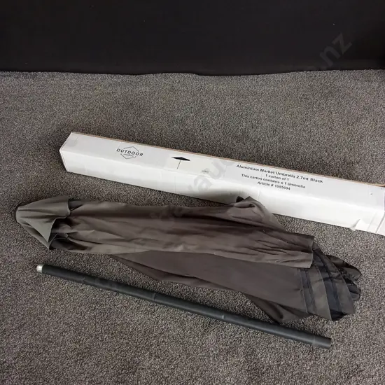 OUTDOOR UMBRELLA 2.7 M BOXED