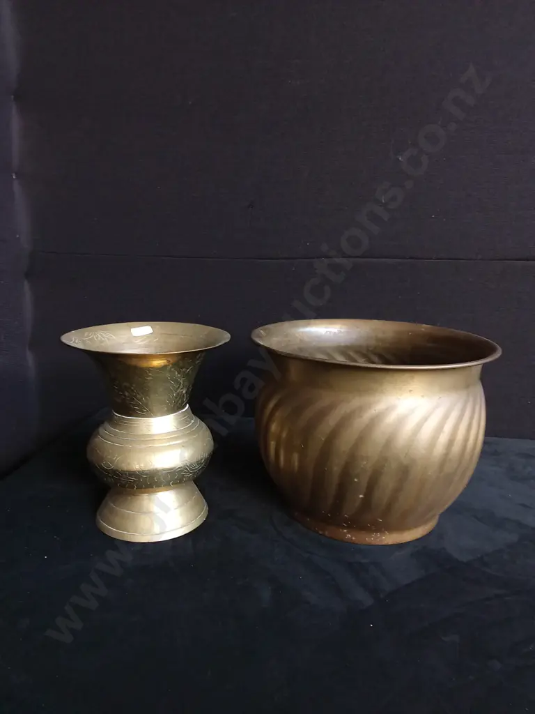VINTAGE BRASS VASES/ PLANTERS Image 1++