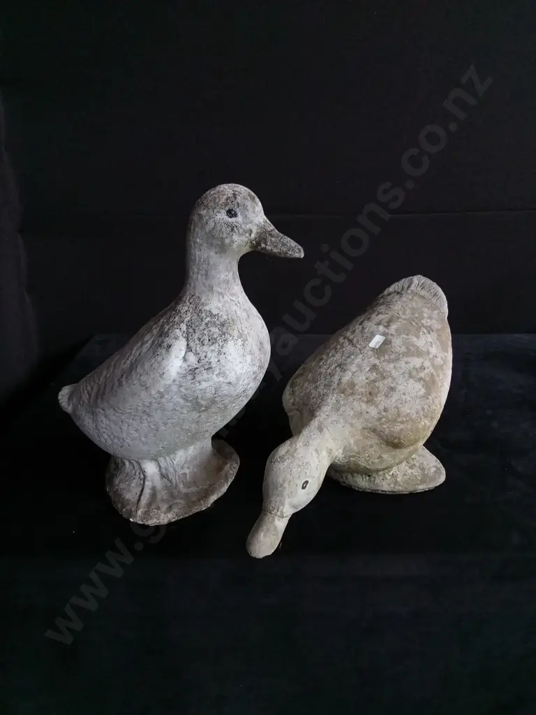 CONCRETE DUCK GARDEN STATUES TALLEST H 40CM Image 1++