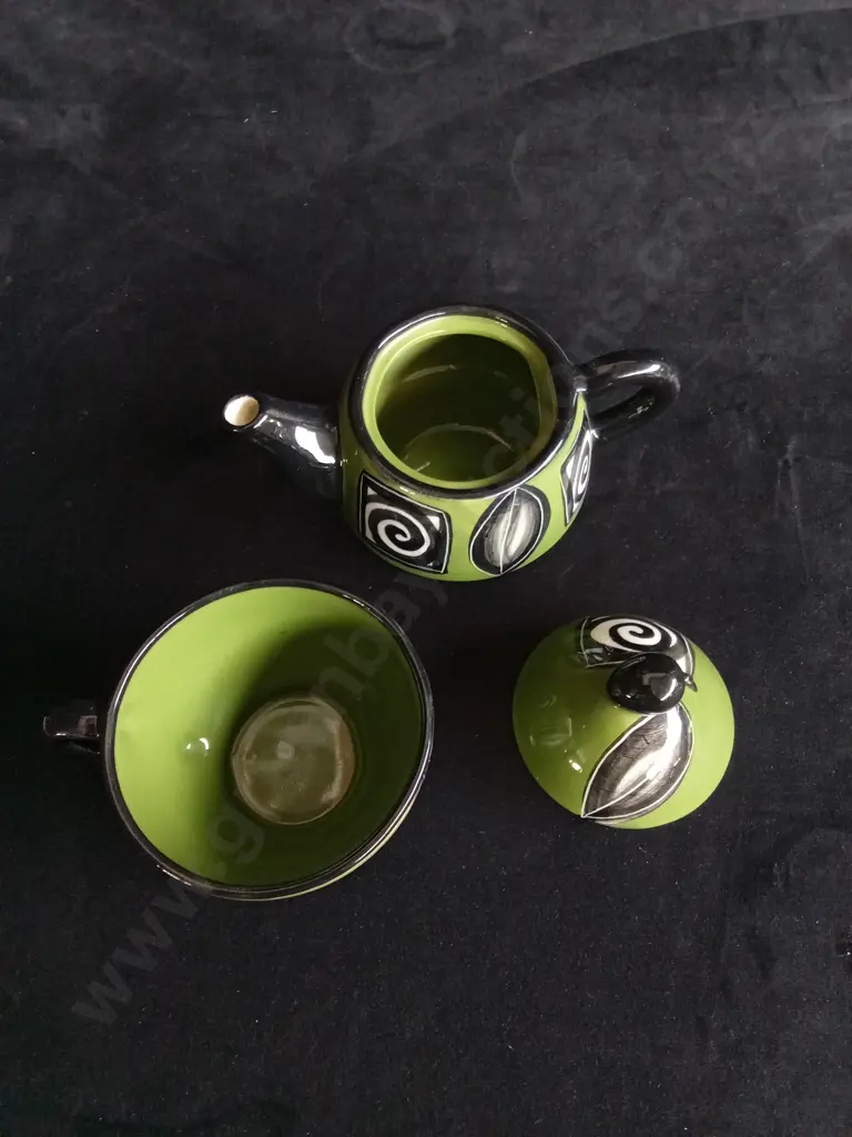 NZ MADE TEA POT AND TEA CUP SET Image 1++