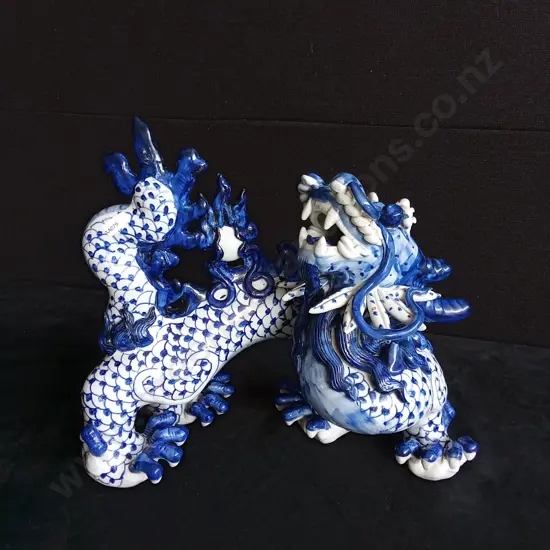 CHINESE PORCELAIN DRAGON SCULPTURE H 35CM