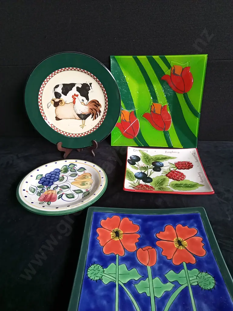 5 DECORATIVE AND PAINTED PLATES Image 1++