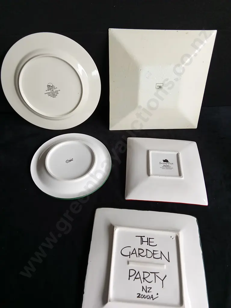 5 DECORATIVE AND PAINTED PLATES Image 1++