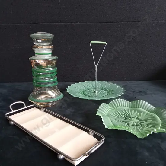 4 PIECES MIX OF GLASSWARE AND TRAY
