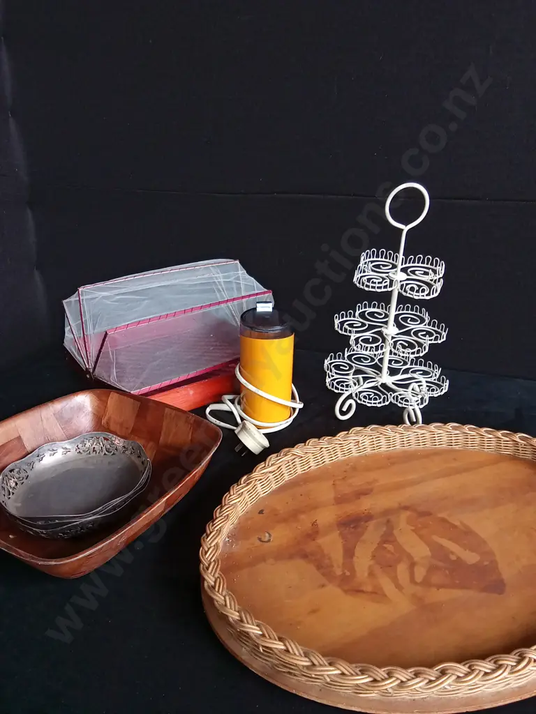 8 PIECES MIX OF KITECHEN AND DINING ITEMS Image 1++