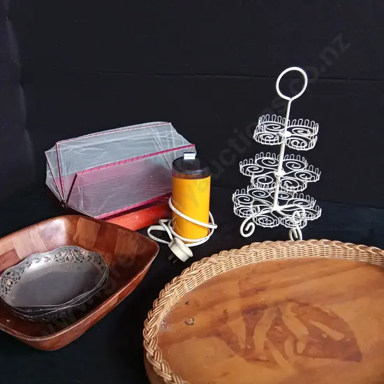 8 PIECES MIX OF KITECHEN AND DINING ITEMS