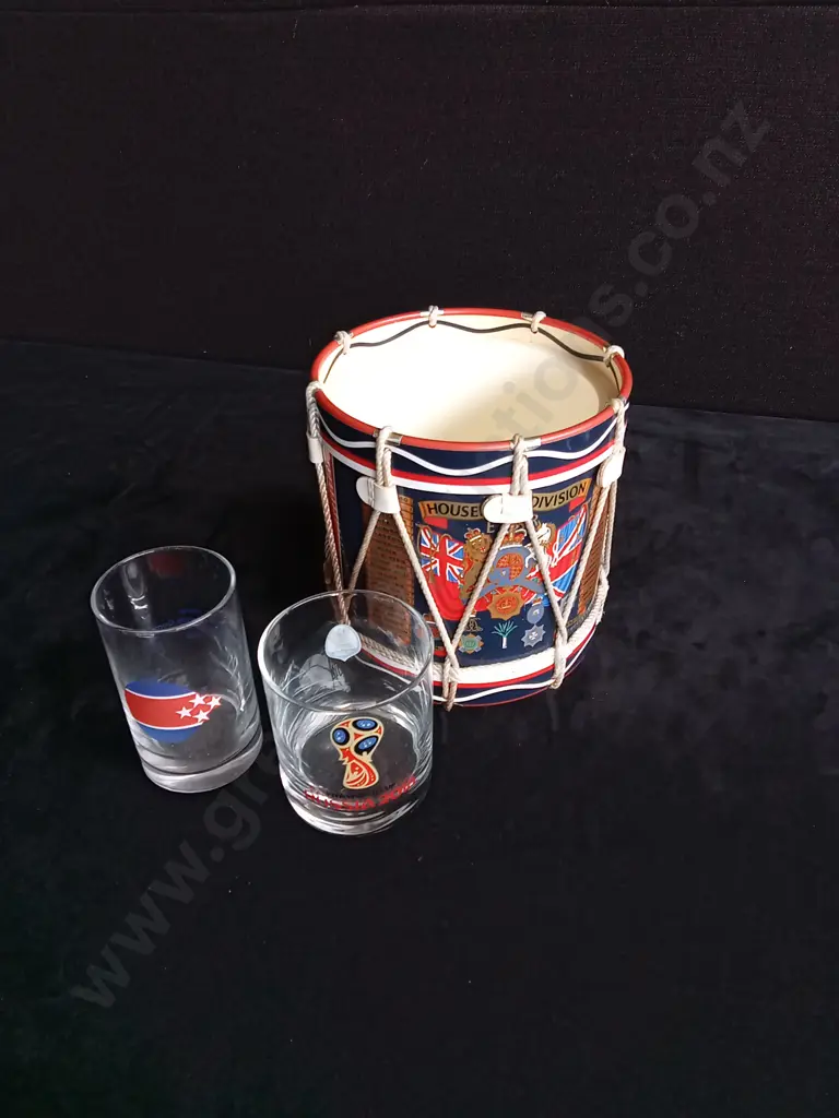 3 PIECES REGIMENTAL DRUM ICE BUCKET AND TWO SPORTS EVENT GLASSES Image 1++