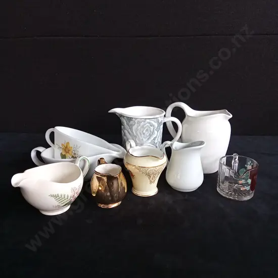 9 PIECES VINTAGE CERAMIC AND GLASS MIX OF JUGS, PITCHERS, CREAMERS