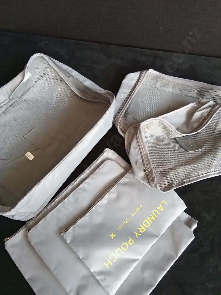 PACKING CUBES AND TRAVEL POUCHES Image 1++