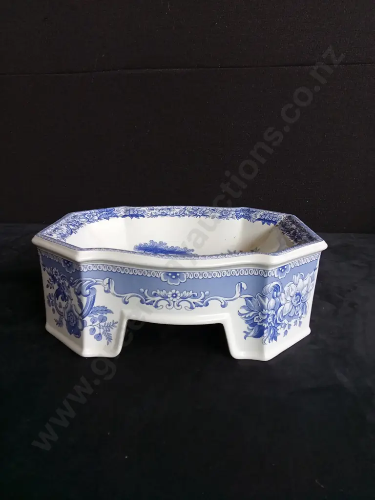 SPODE SIGNATURE COLLECTION AESOP'S FABLES PATTERN DOG BOWL Image 1++