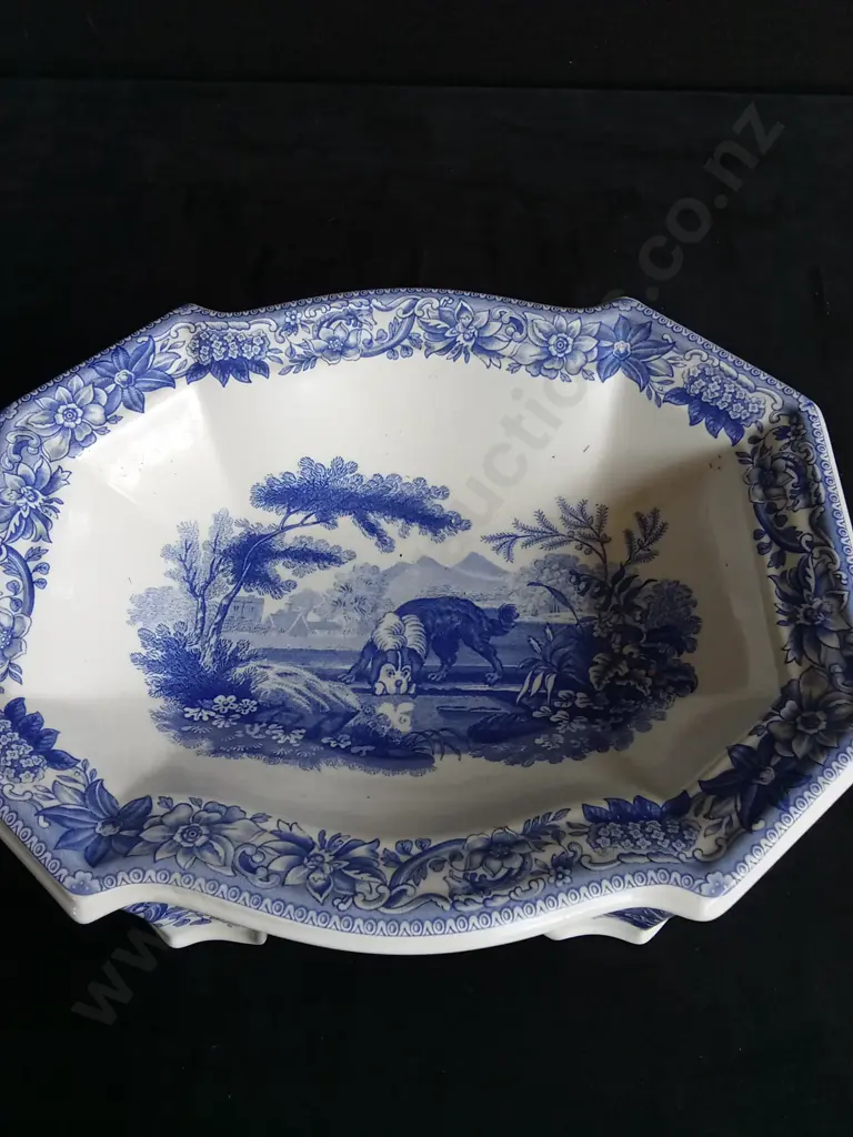 SPODE SIGNATURE COLLECTION AESOP'S FABLES PATTERN DOG BOWL Image 1++