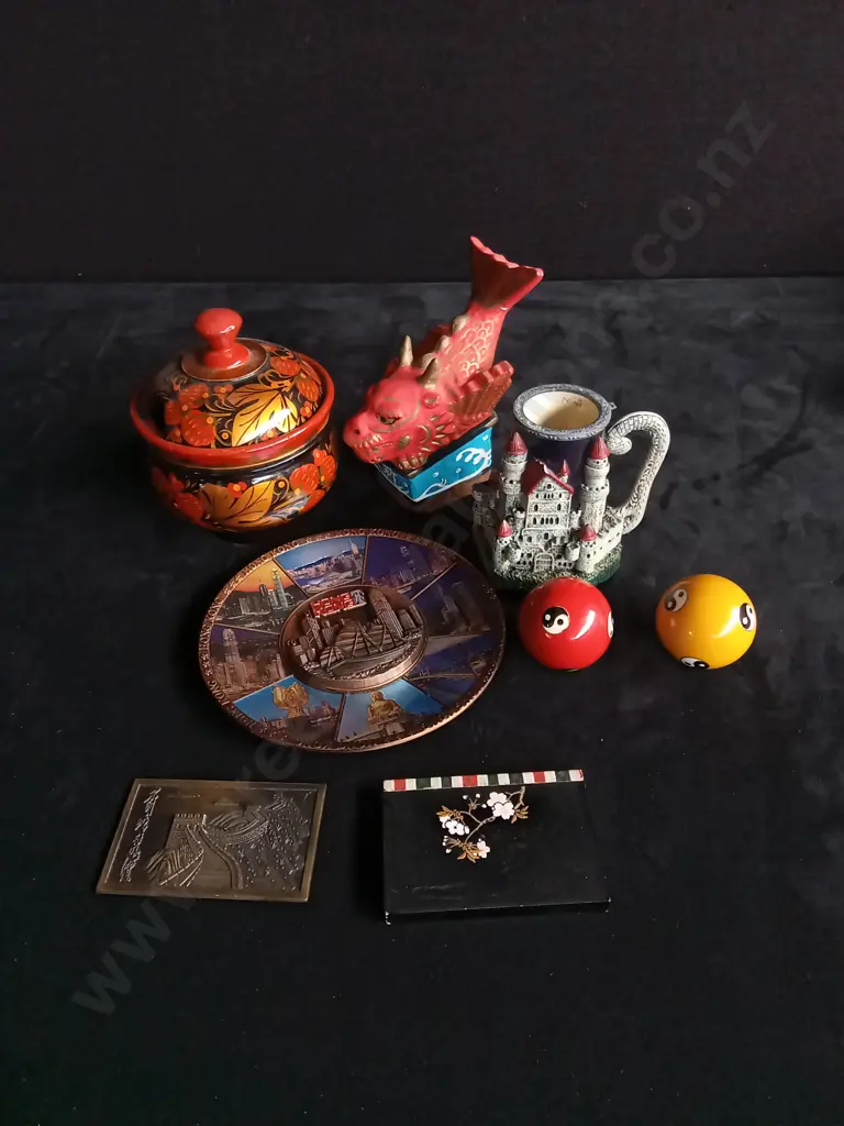 8 PIECES MIX OF ORIENTAL SOUVENIRS Image 1++