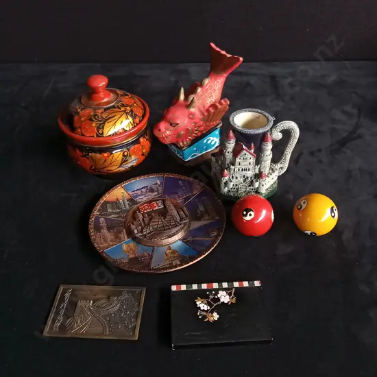 8 PIECES MIX OF ORIENTAL SOUVENIRS