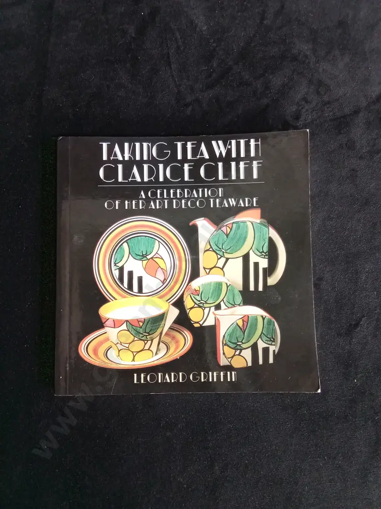 CLARICE CLIFF BOOK Image 1++