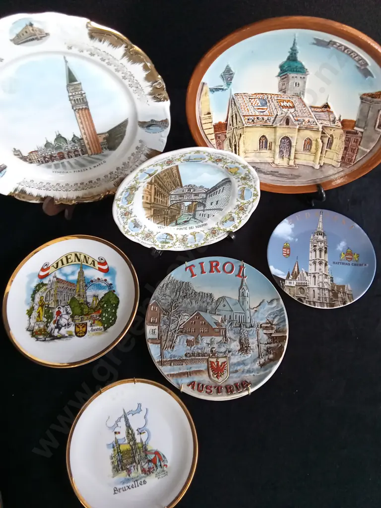 7 PIECES LOCATION DECORATIVE PLATES Image 1++