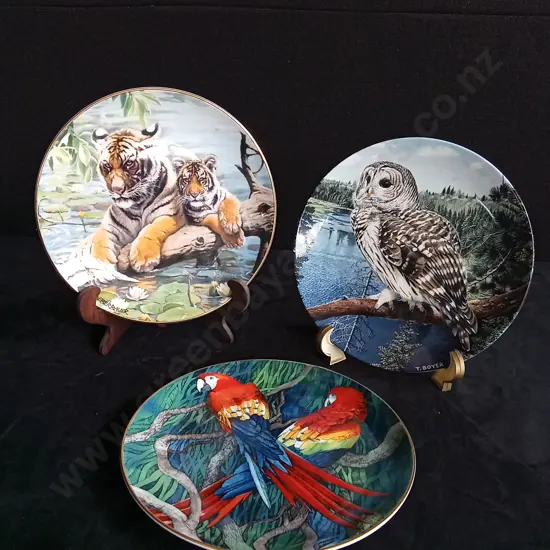 3 COLLECTOR DECORATIVE ANIMAL PLATES