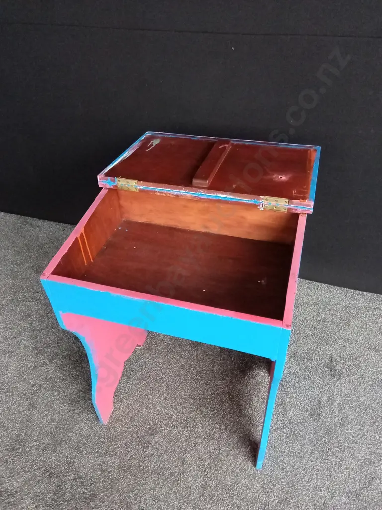 PAINTED VINTAGE SCHOOL DESK Image 1++