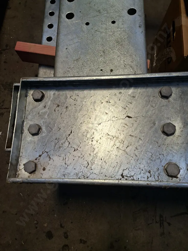 GALVANISED CANTILEVER RACKING COMPRISING 6 UPRIGHTS AT 5M HIGH PLUS PALLET OF BRACKETS BRACING ETC Image 1++