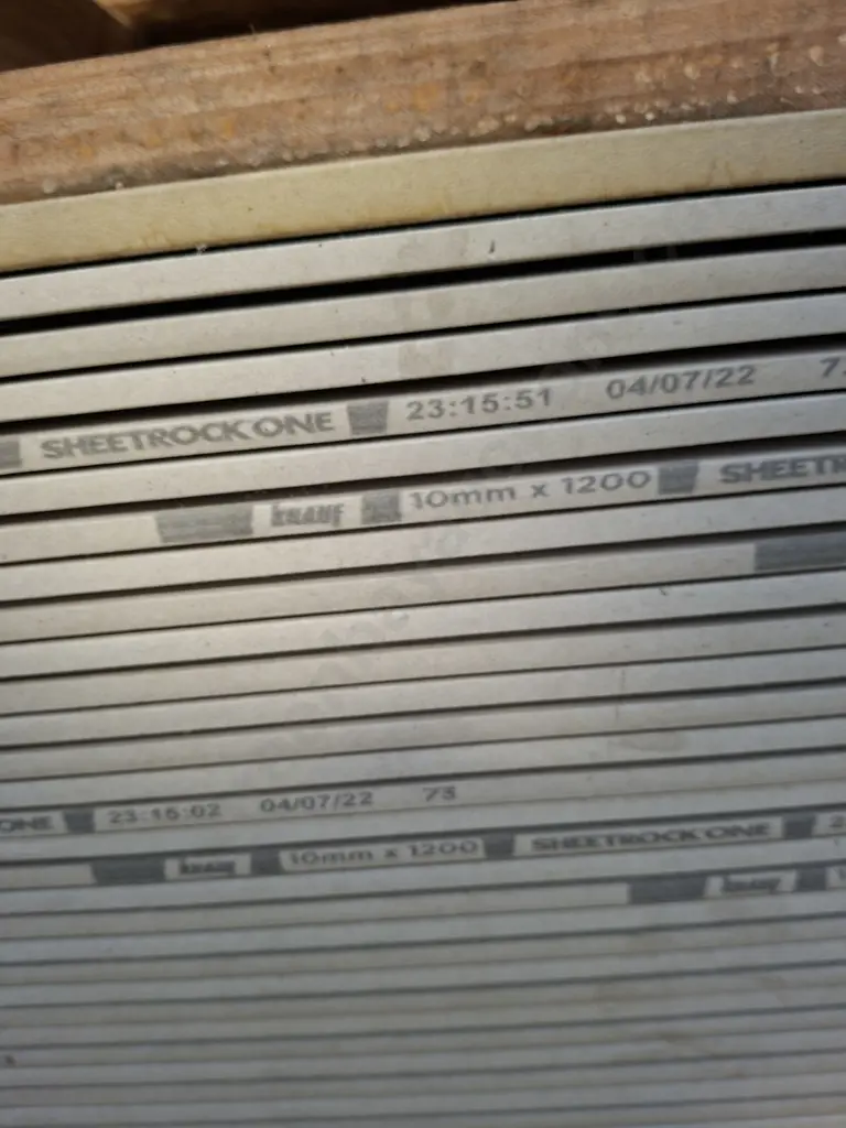 32 SHEETS OF 3M X 1.2M X 10MM KNAUF PLASTER BOARD ON PALLET Image 1++