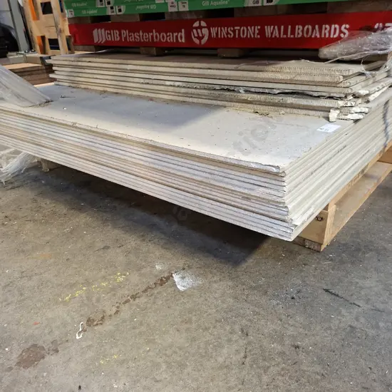 16 SHEETS OF KNAUF PLASTERBOARD 3M X 1.2M X 10MM ON PALLET PLUS 8 SHEETS AT 2.7M SOME OF WHICH ARE DAMAGED