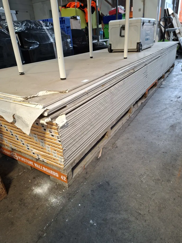 34 SHEETS OF GIB STANDARD PLASTERBOARD 4.2M X 1.2M X 13MM ON PALLET Image 1++
