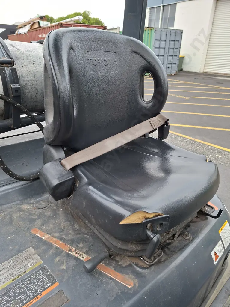 TOYOTA 32 8FG30 FORKHOIST , 3 STAGE CONTAINER MAST, LPG, SIDESHIFT, SOLID TYRES, SHOWING 19220 HOURS Image 1++