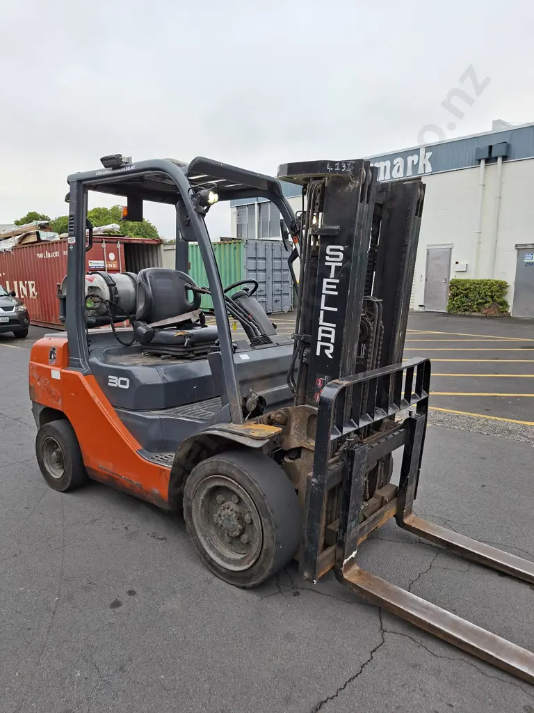 TOYOTA 32 8FG30 FORKHOIST , 3 STAGE CONTAINER MAST, LPG, SIDESHIFT, SOLID TYRES, SHOWING 19220 HOURS Image 1++