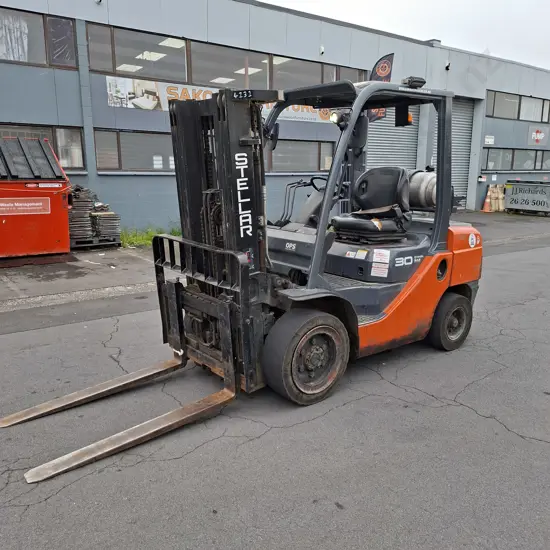 TOYOTA 32 8FG30 FORKHOIST , 3 STAGE CONTAINER MAST, LPG, SIDESHIFT, SOLID TYRES, SHOWING 19220 HOURS