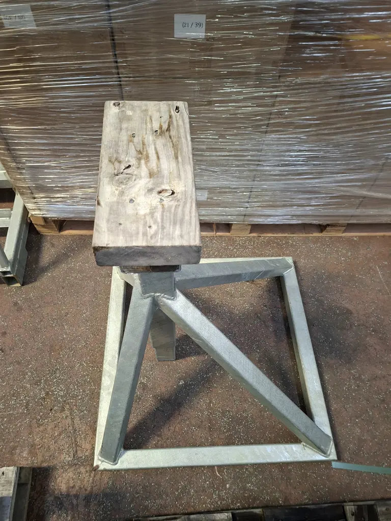 PALLET OF 8 GALVANISED HEIGHT ADJUSTABLE HEVY DUTY STANDS, BASE IS 700MM X 700MM AND HEIGHT ADJUSTABLE Image 1++