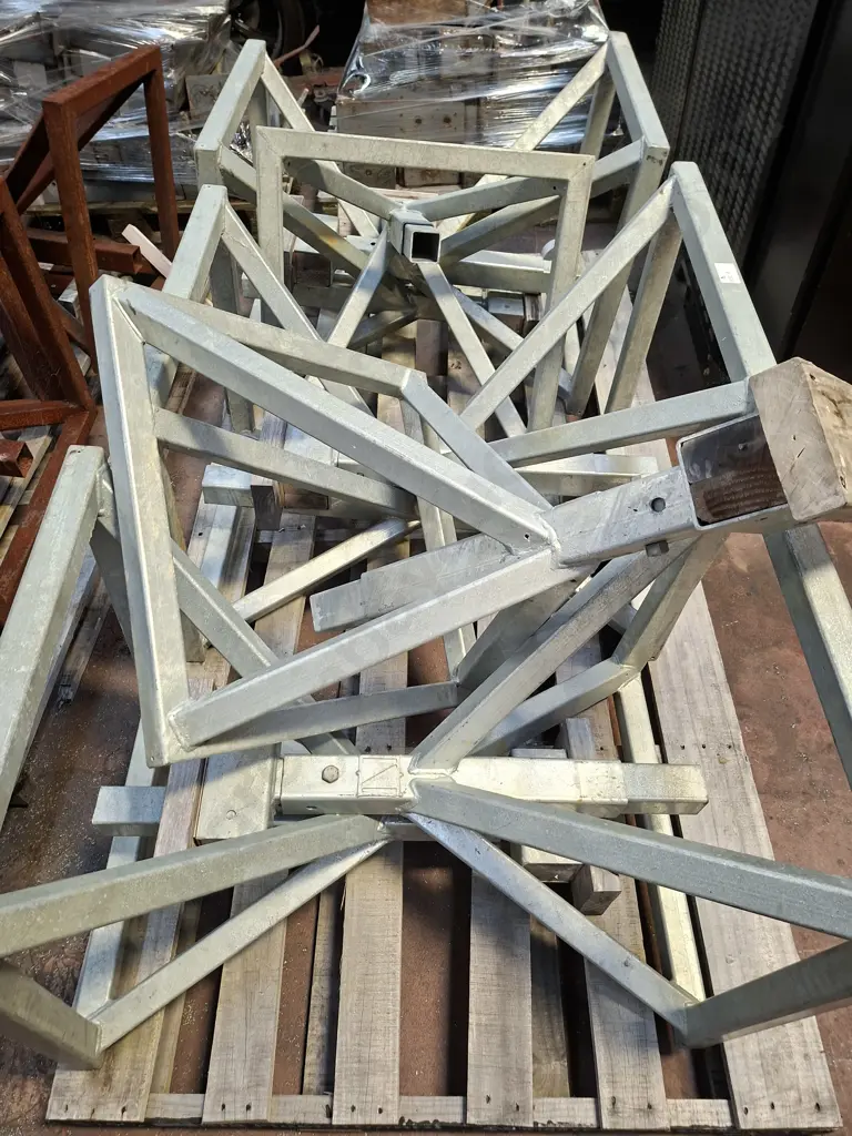 PALLET OF 8 GALVANISED HEIGHT ADJUSTABLE HEVY DUTY STANDS, BASE IS 700MM X 700MM AND HEIGHT ADJUSTABLE Image 1++