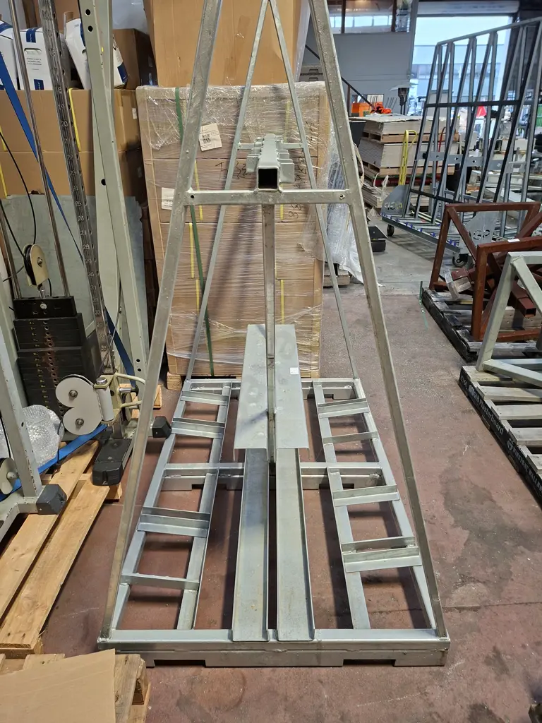 GALVANISED MATERIAL STAND 1.56M WIDE X 1M X 1.95M HIGH Image 1++