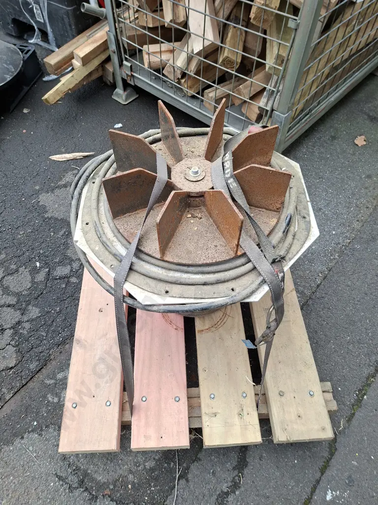 EXTRACTOR FAN SECTIONS ON PALLET WITH MOTOR ON SEPARATE PALLET UNTESTED Image 1++