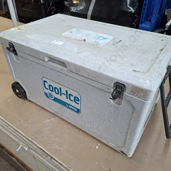 COOL-IT CHILLY BIN - 82 X 50 X 43 CM ON WHEELS NEEDS CLEAN