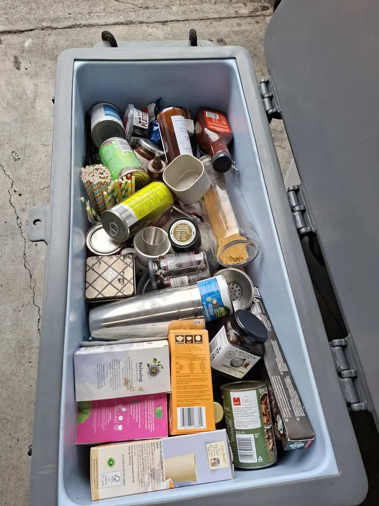 ICEY-TEK CHILLY BIN WITH CONTENTS OF PANTRY 90LITRE 85X47X48CM Image 1++