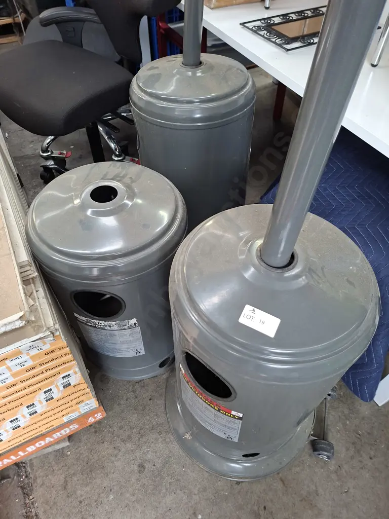 OUTDOOR LPG GAS HEATERS 2 COMPLETE 1 BASE ONLY Image 1++