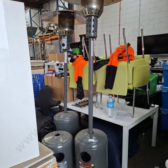 OUTDOOR LPG GAS HEATERS 2 COMPLETE 1 BASE ONLY