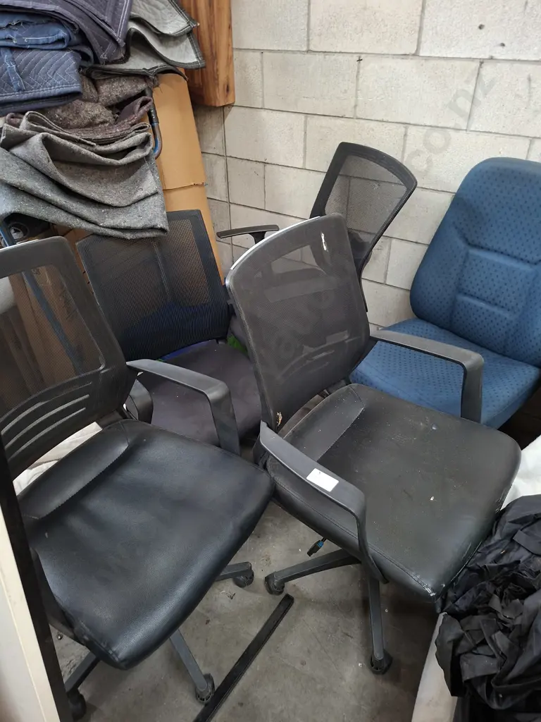 5 X VARIOUS STYLE GAS LIFT OFFICE CHAIRS Image 1++