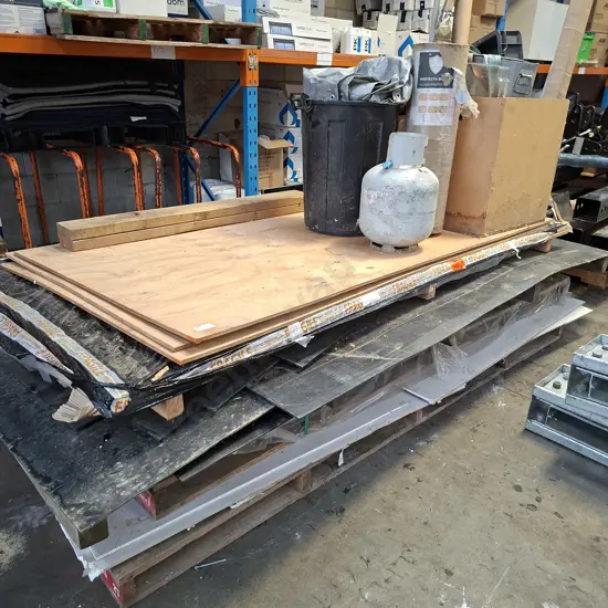 MIXED PALLET - PLYWOOD, PLASTERBOARD, CORFLUTE BOARD PLUS GAS BOTTLE FLOOR PROTECTION AND BOX CONTAINING BINS