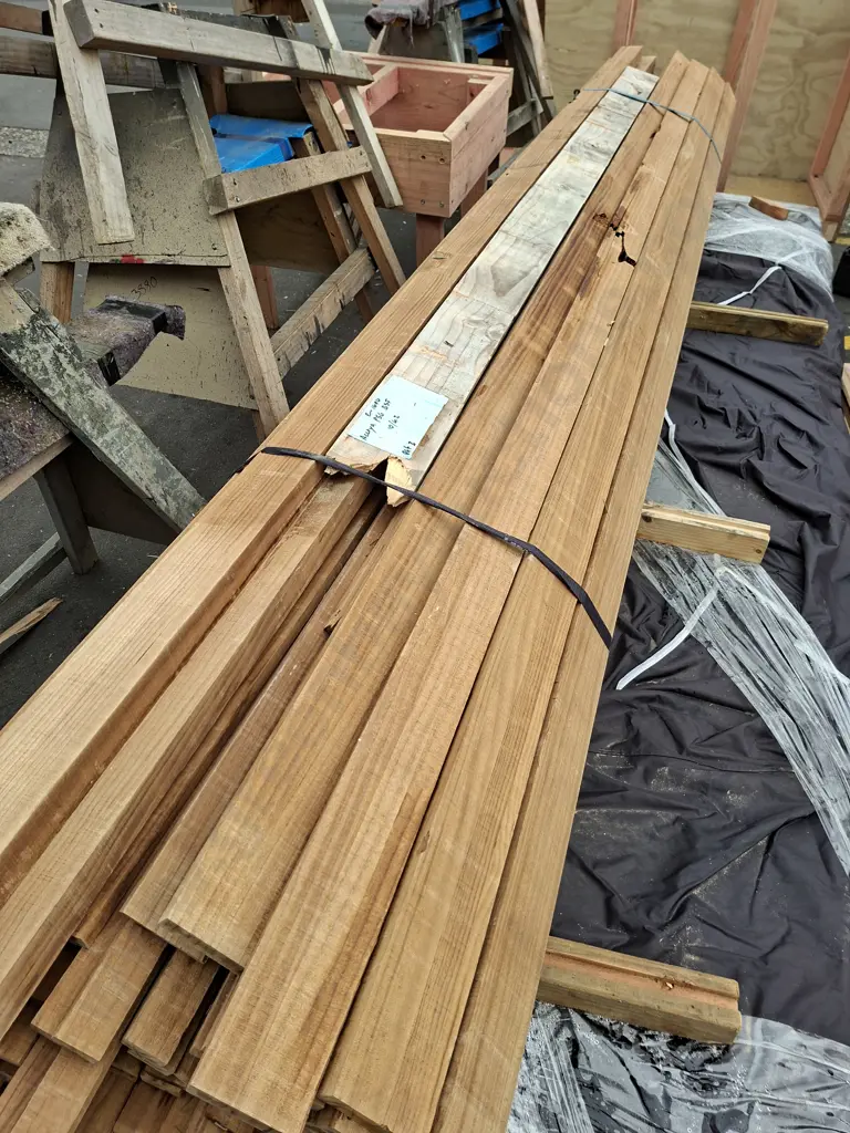 PACKET OF TIMBER, POSSIBLY PINE OR ACCOYA, VARIOUS SIZES, ALL APPROX 4M LONG Image 1++