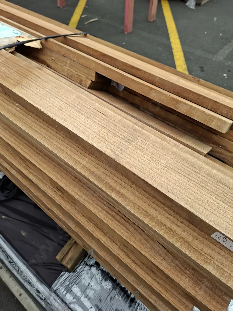 PACKET OF TIMBER, POSSIBLY PINE OR ACCOYA, VARIOUS SIZES, ALL APPROX 4M LONG Image 1++