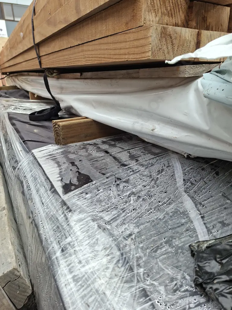 SMALL PACKET OF BLACK TIMBER 10 PIECES - WEATHERBOARD PROFILE APPROX 4 M LONG Image 1++