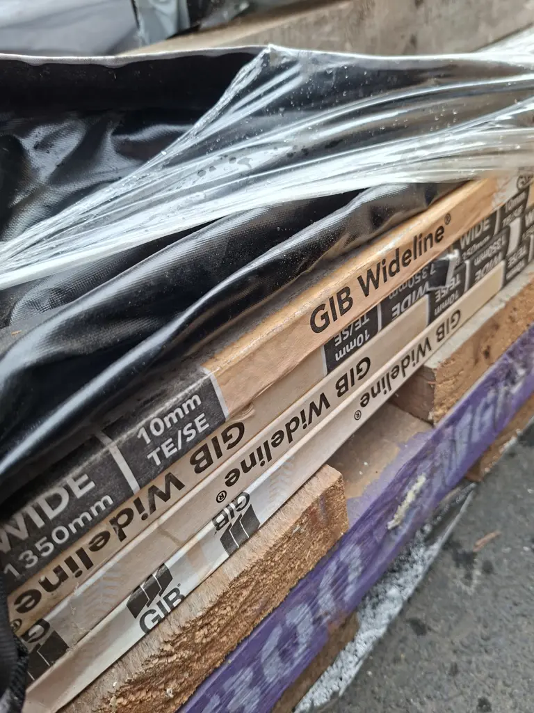 PALLET OF 8 SHEETS OF GIB WIDELINE 10MM X 1350MM WIDE X 4.8M LONG PLUS SOME SHORTER PIECES Image 1++